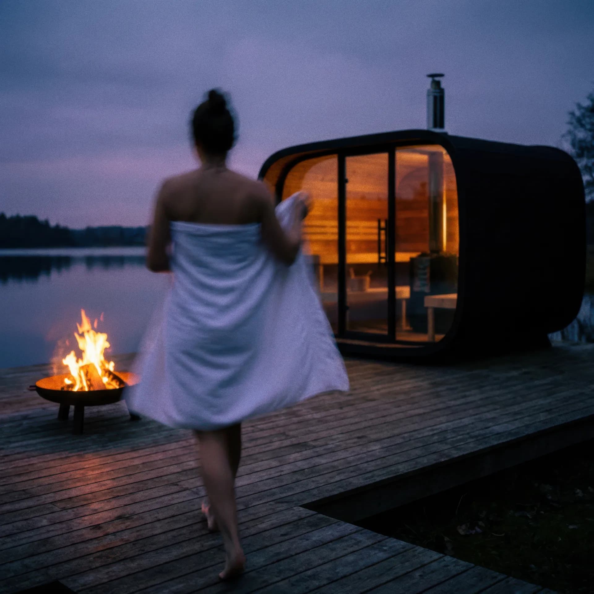 Sauna Ørigin installé au bord d'un lac